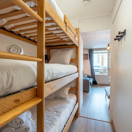 In-out - Heart Of Convenient Flat, Wifi 92 Apartment