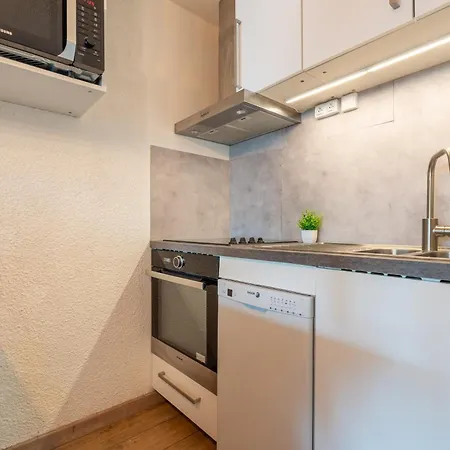 Apartment In-out - Heart Of Convenient Flat, Wifi 92 *