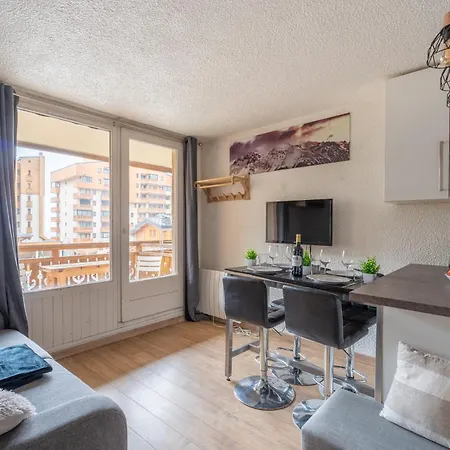 In-out - Heart Of Convenient Flat, Wifi 92 Apartment
