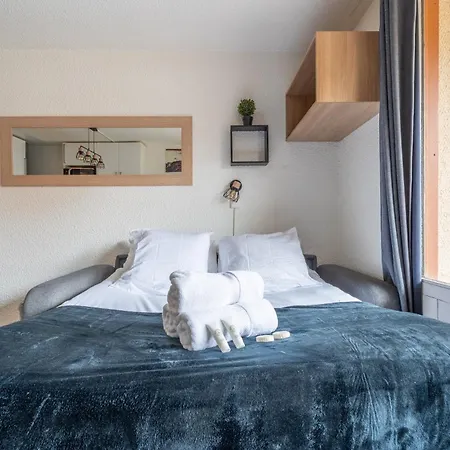 In-out - Heart Of Convenient Flat, Wifi 92 Apartment